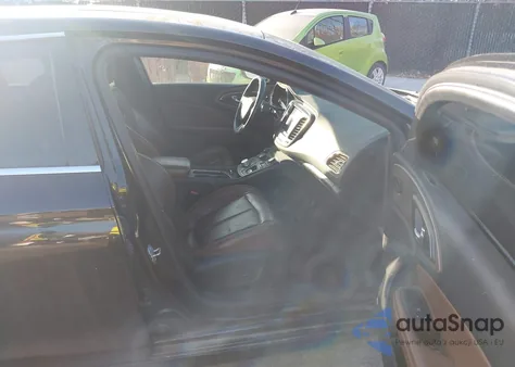 2015 Chrysler 200 C z USA, uszkodzony, nr VIN 1C3CCCCG0FN721594